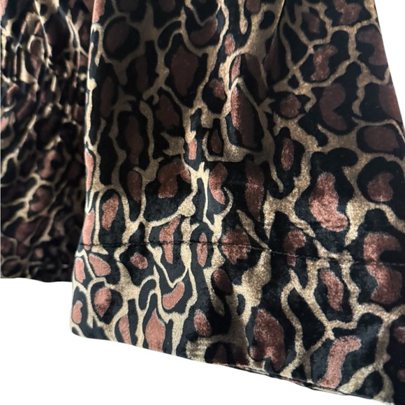 Manuys Elegant Brown and Black Velvet Vest with Peplum Style Size Medium - Picture 6 of 10